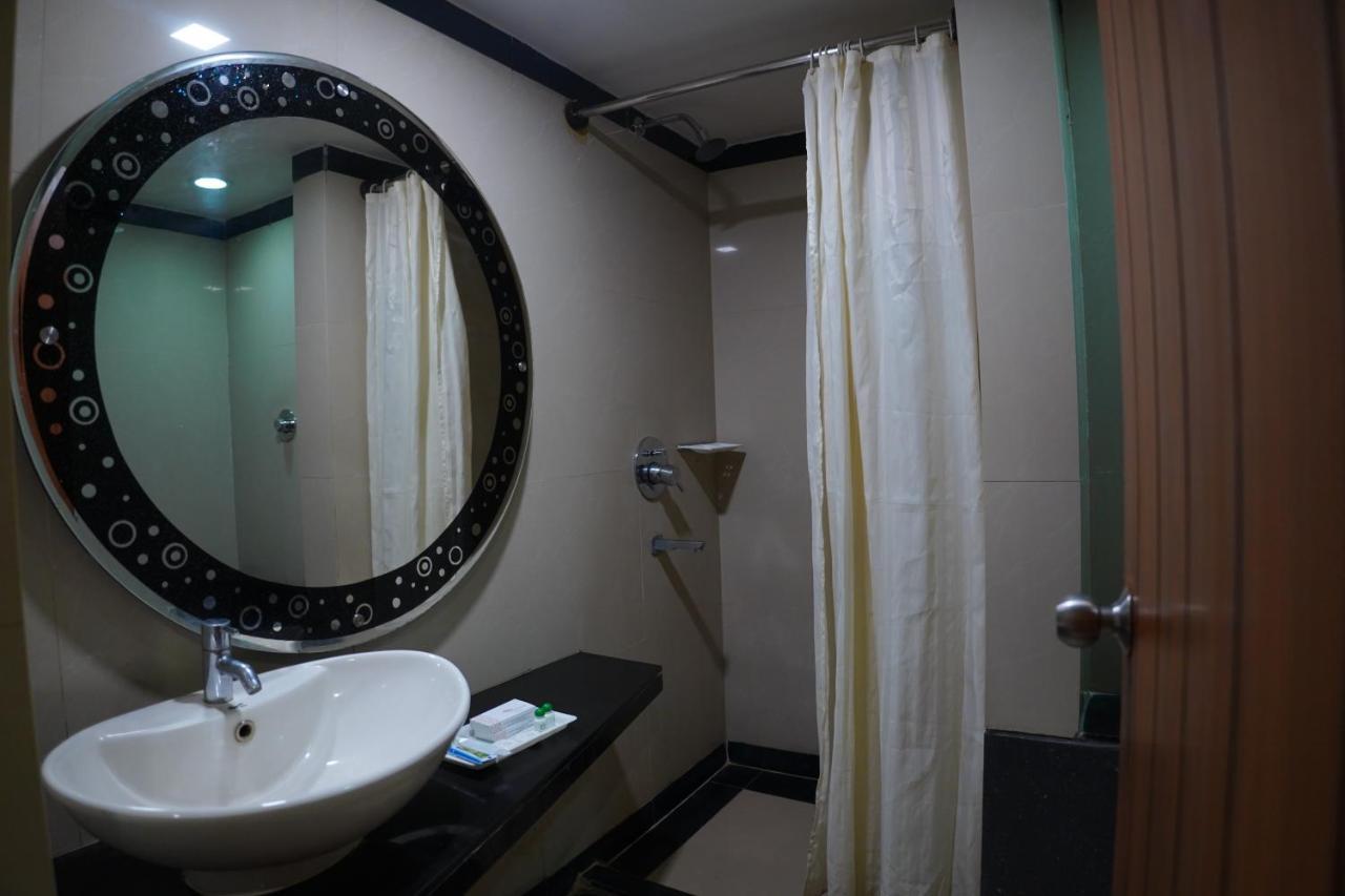 Hotel Grand Nagarjuna By Konark Hotels Guntur Bagian luar foto